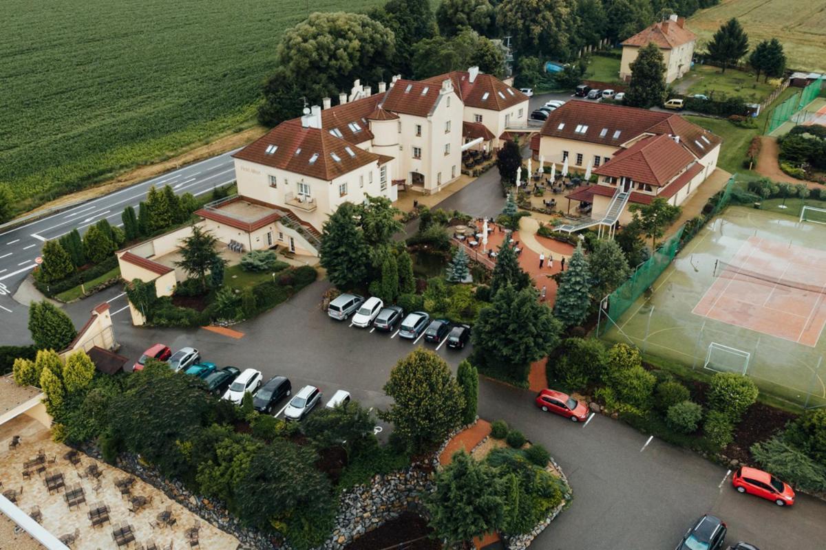 Hotel Allvet Drnovice  Kültér fotó