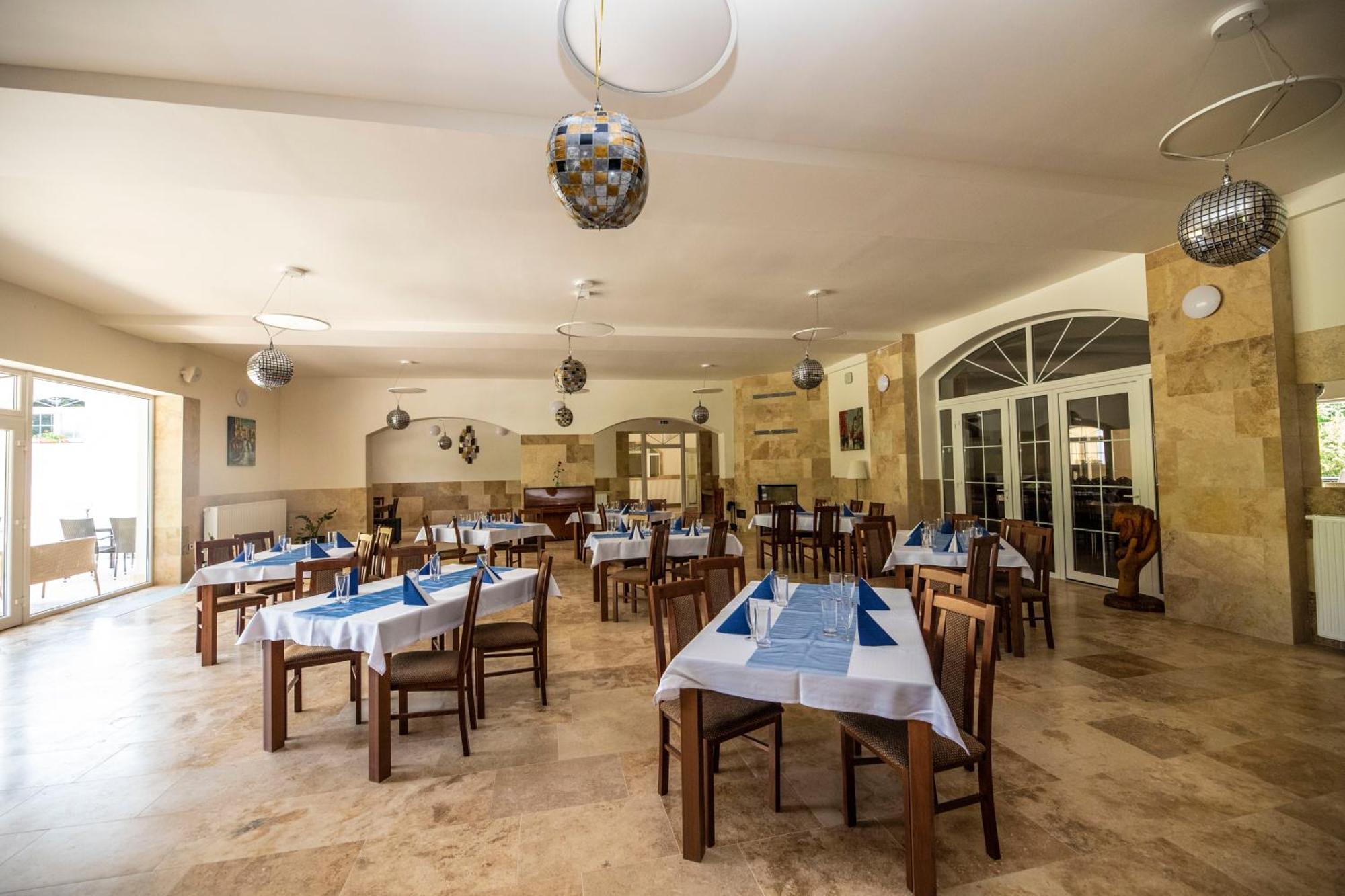 Hotel Allvet Drnovice  Kültér fotó