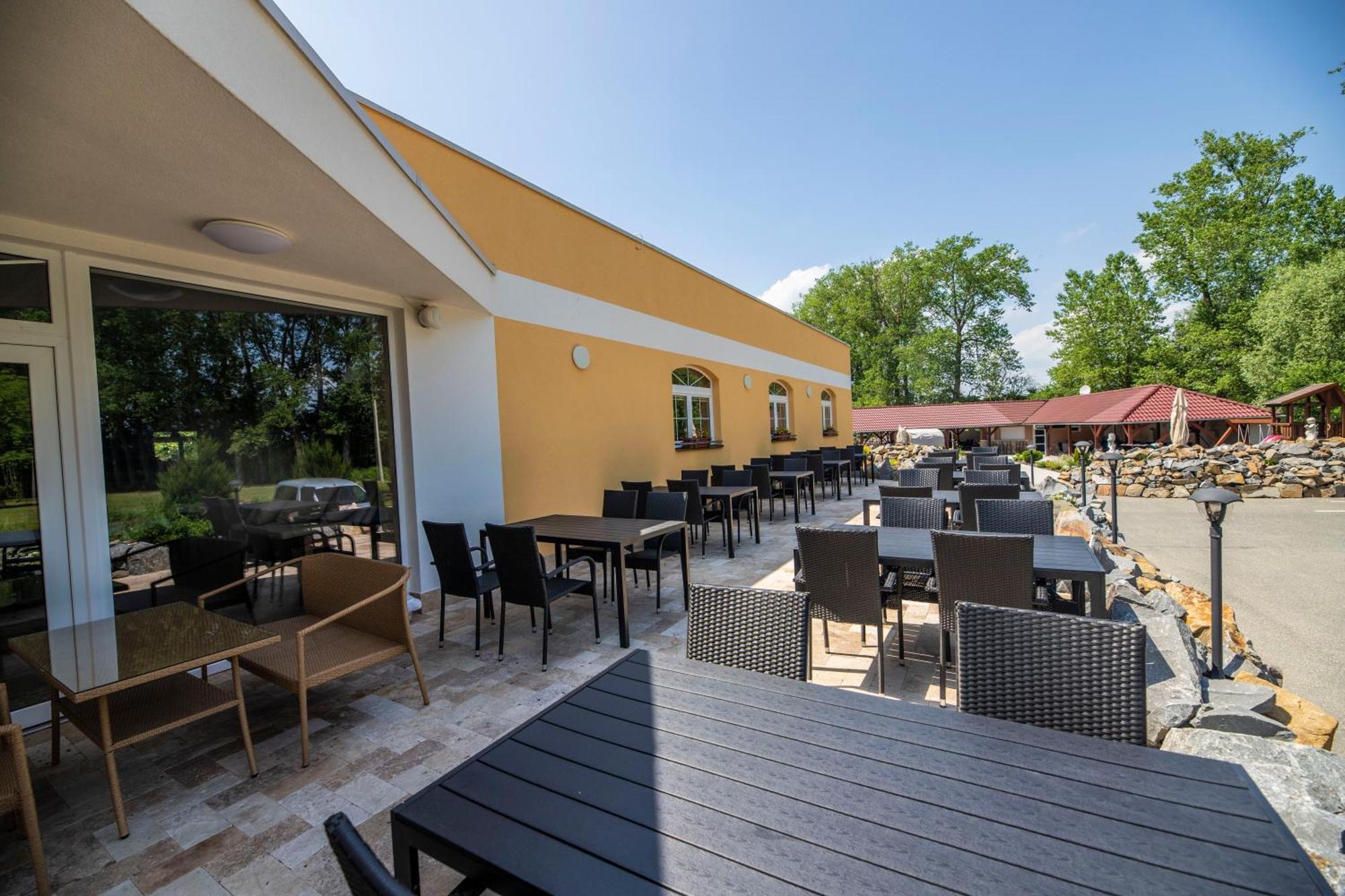 Hotel Allvet Drnovice  Kültér fotó