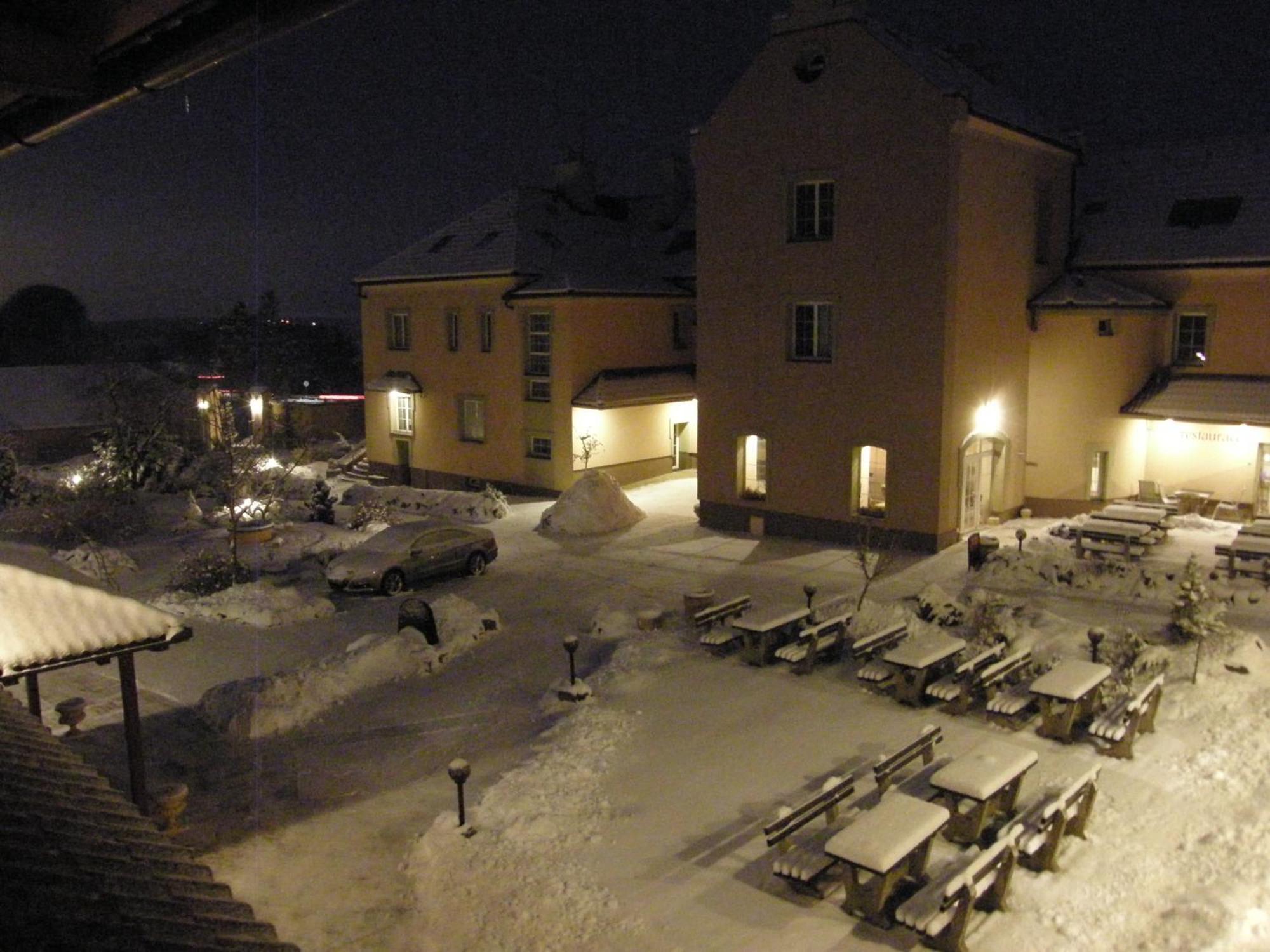 Hotel Allvet Drnovice  Kültér fotó